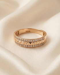 Gold ring with 0.28 ct cubic zirconia