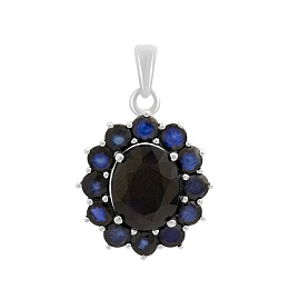 Silver pendant with a 5.58-carat sapphire