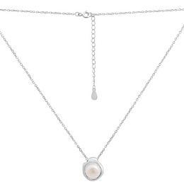 Silver necklace with pearls