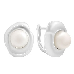 Silver earrings with pearls