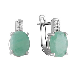 Silver earrings with a 4.805-carat emerald