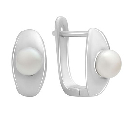 Silver earrings with pearls