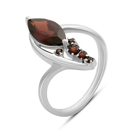Silver ring with a 2.135-carat garnet