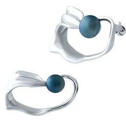 Silver brooch with pearls