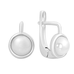 Silver earrings with pearls
