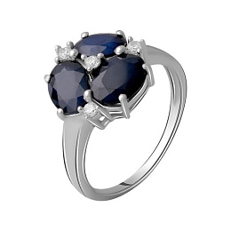 Silver ring with a 4.367-carat sapphire